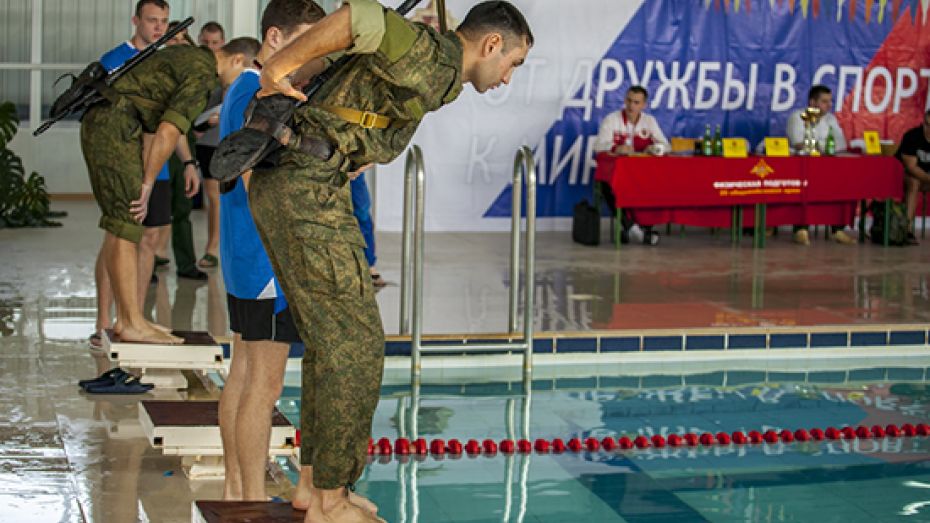 Воронежские солдаты заняли первое место на чемпионате по военно-прикладному плаванию