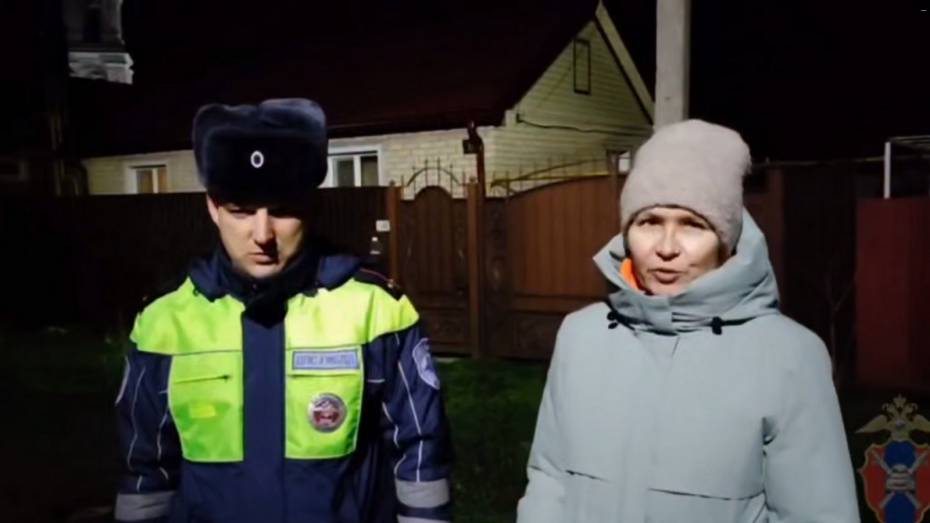 В Воронежской области полицейские вывели женщину из горящего дома