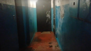 «Водопады» в подъездах двух домов сняли на видео в Воронеже