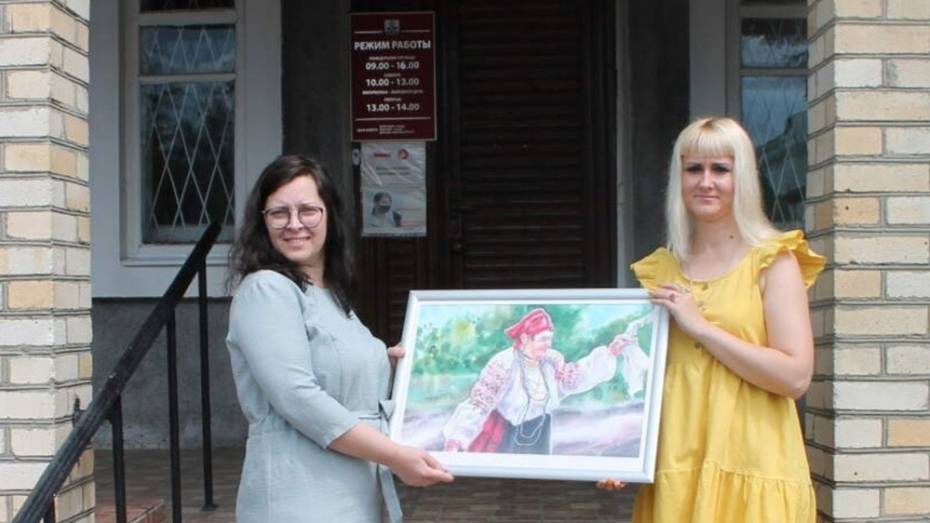 Уроженка Репьевки подарила районному краеведческому музею 21 акварельную картину