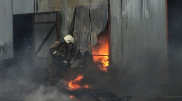 Спасатели опубликовали видео пожара на складе шин в Воронеже