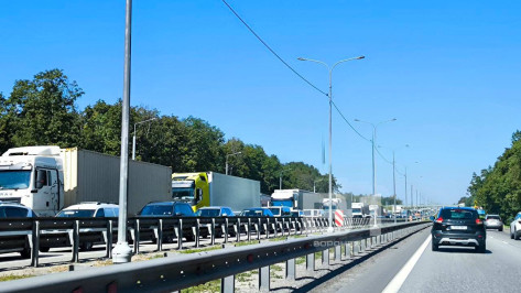 Пробка под Воронежем растянулась на 15 км в обе стороны