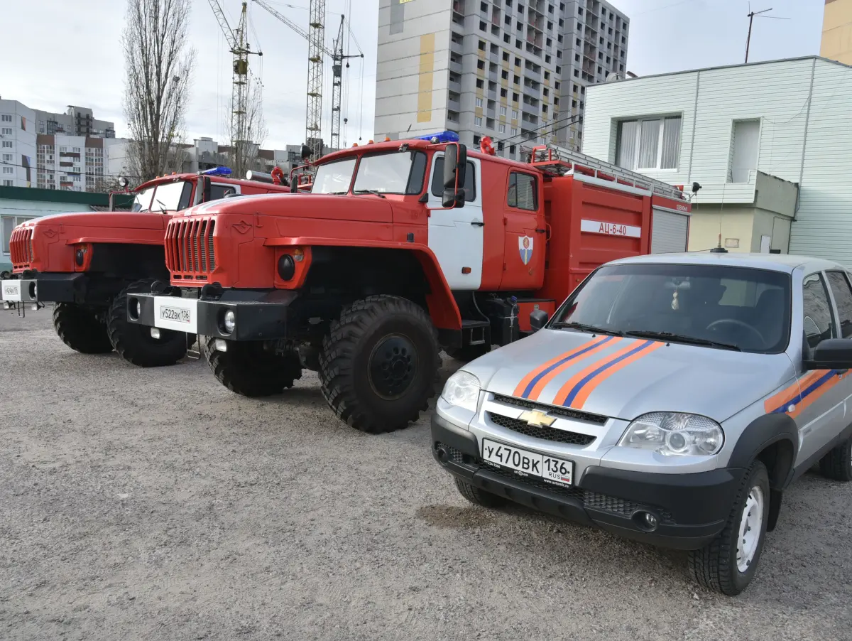 Воронежская область передала ЛНР два пожарных автомобиля и «Ниву-Шевроле»