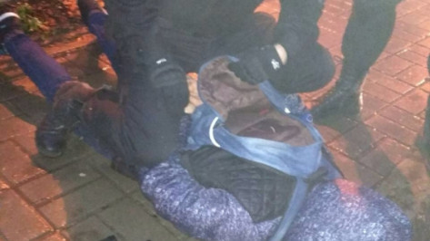 Полиция опубликовала видео задержания 2 студентов-наркодилеров в Воронеже