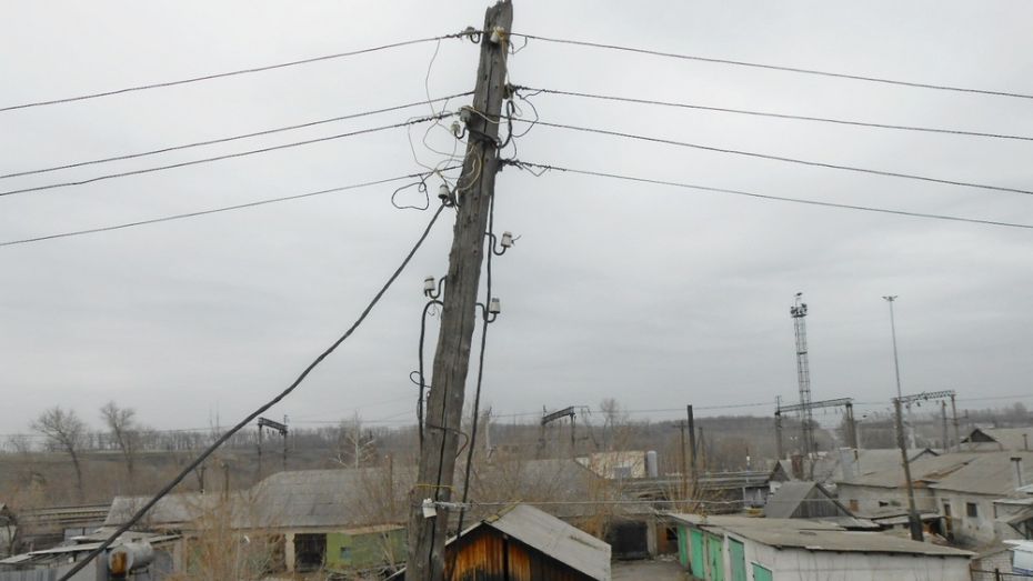 В Таловском районе сильный ветер в 13 местах оборвал электролинии 