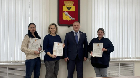 Многодетные мамы Воронежа получили подарки от депутата городской думы перед Новым годом