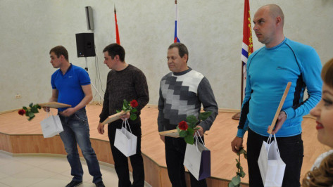 В Воронежской области наградили спасших 9-летнюю девочку рыбаков