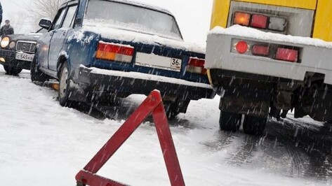Дорожники предупредили воронежских водителей о мокром снеге и гололеде
