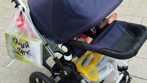 Машина сбила коляску с 2-летним ребенком на пешеходном переходе в Воронеже