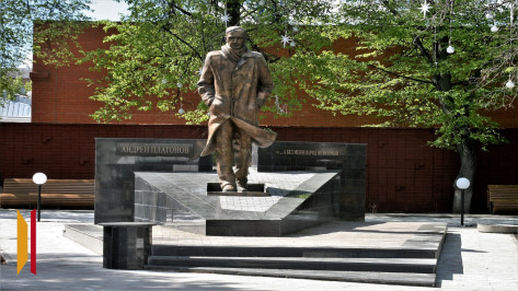 В Воронеже до конца года отремонтируют памятники Платонову и Пятницкому