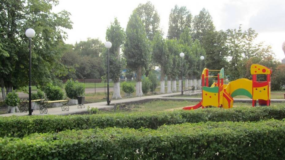 В центре таловского села разбили сквер с детской площадкой