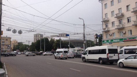 В Воронеже из-за отключившихся светофоров остановилось движение у цирка
