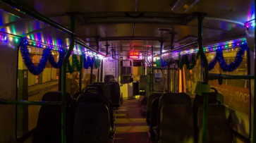 В Воронеже на маршрут номер 99 вышел новогодний троллейбус