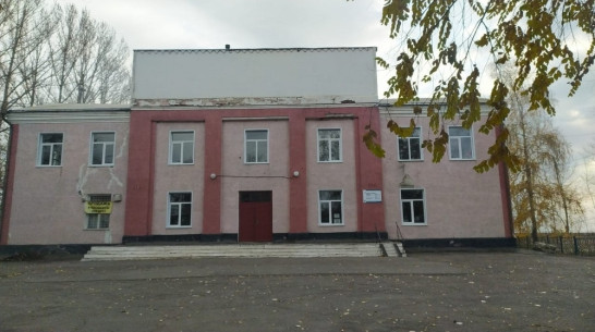 В Центре культуры села Мамоновка заменили 35 окон