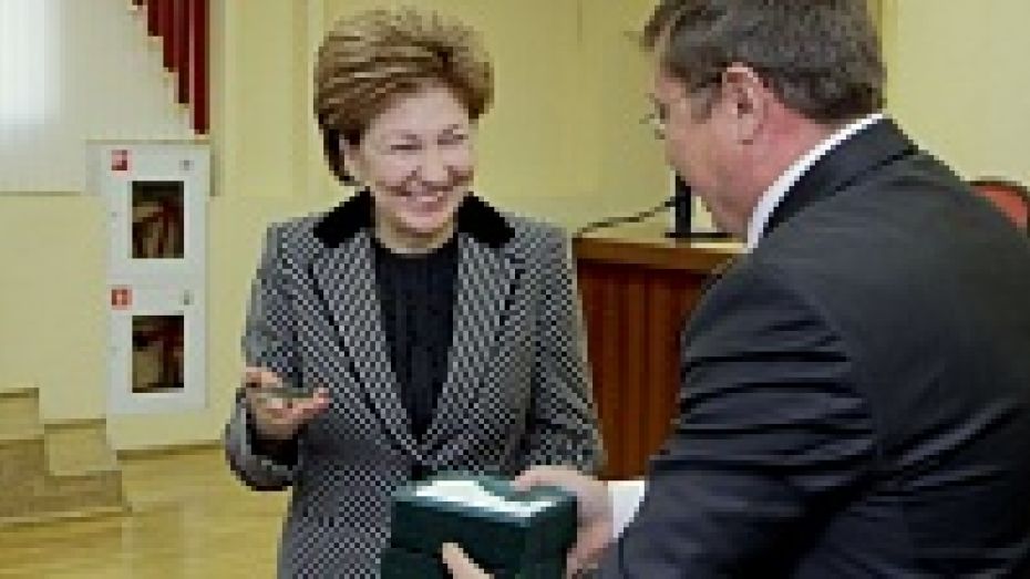 Депутат Госдумы Галина Карелова получила медаль за вклад в развитие высшей школы региона