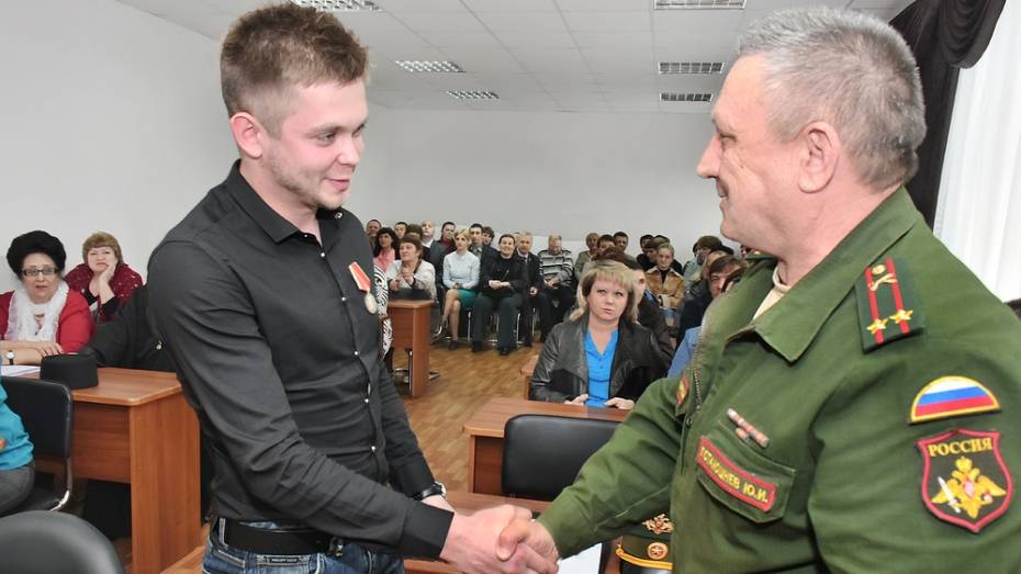Житель Воронежской области получил медаль Суворова за службу в Дагестане