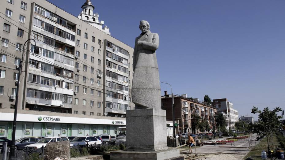 Памятник воронежскому поэту Алексею Кольцову установили на новое место 