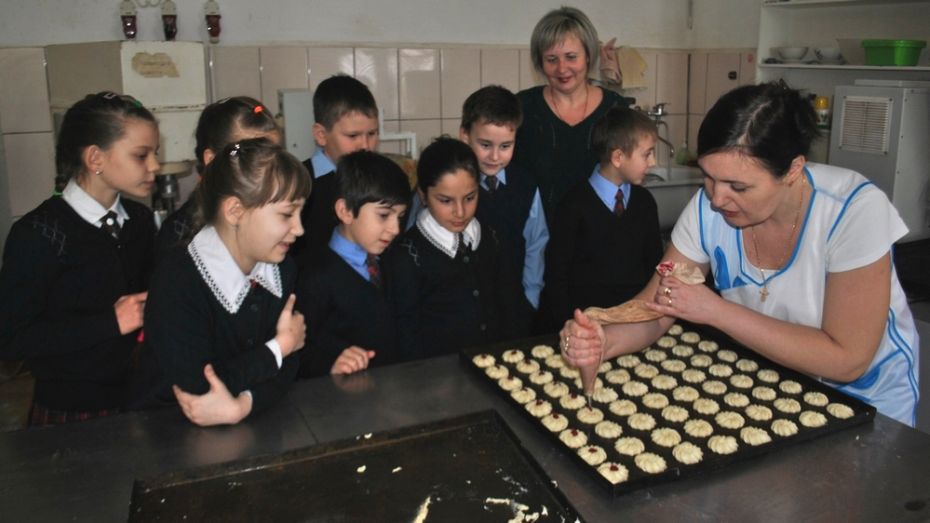 Лискинские пекари провели мастер-класс для школьников