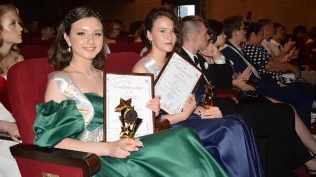 Знак «Надежда Борисоглебска» получили 33 выпускника округа