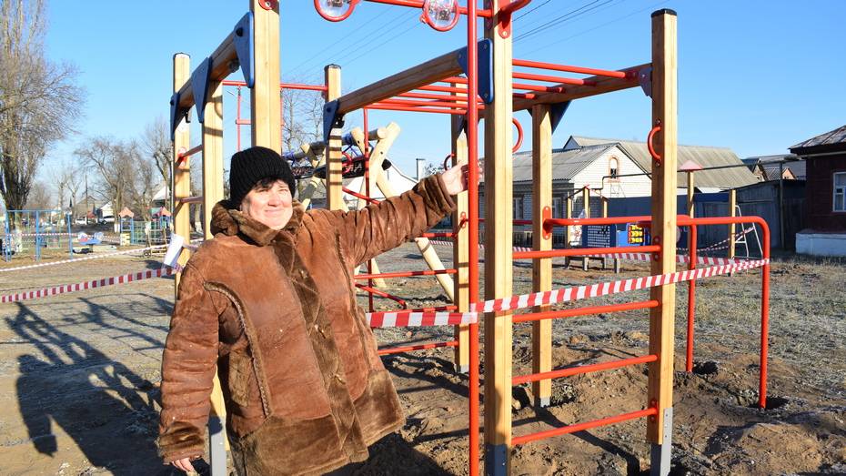 Борисоглебцы установили на детской площадке новое оборудование за 1,4 млн рублей