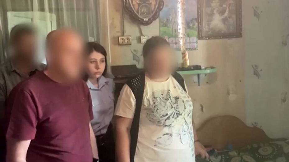 Мать найденного под Воронежем младенца оставили под домашним арестом до 22 августа