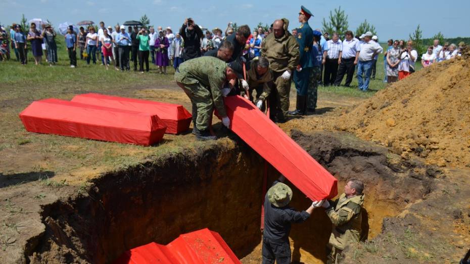В Верхнемамонском районе перезахоронили останки 120 советских воинов