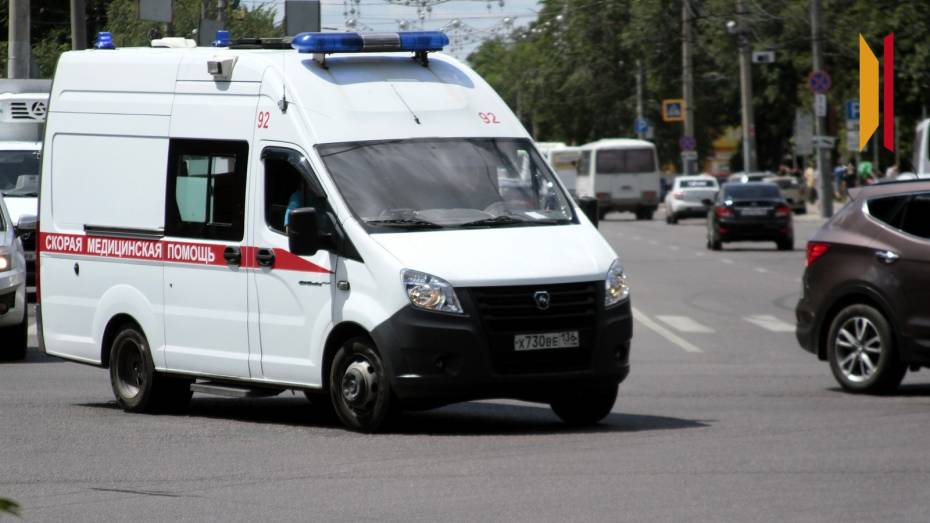 В Воронежской области водитель упал с 3-метровой высоты