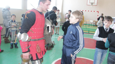 В Новоусманскую школу приехали рыцари