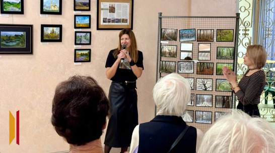 В Семилуках открылась первая выставка художницы Ольги Сенюковой