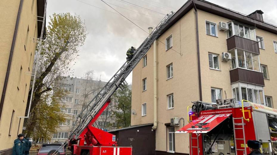Режим ЧС ввели для ликвидации последствий пожара в 4-этажном доме в Воронеже