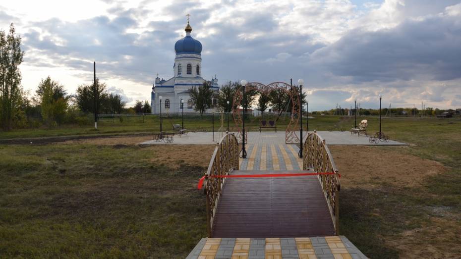 В поворинском селе Самодуровка открыли парк семьи, любви и верности