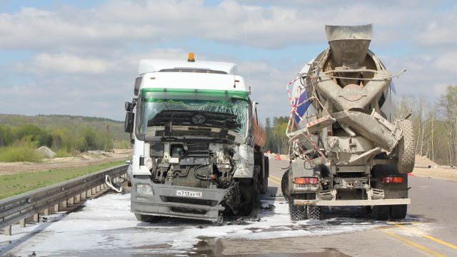 Водитель бензовоза не пострадал в столкновении пяти автомобилей на трассе М-4 «Дон»