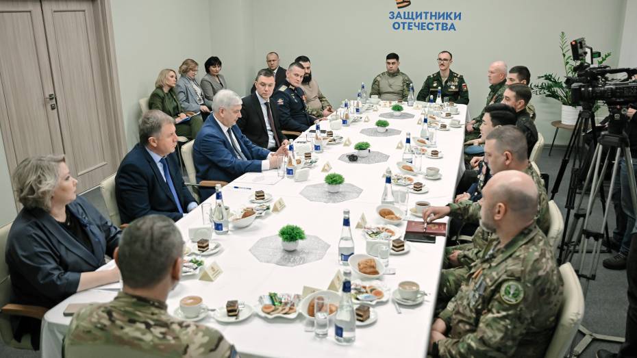 Ветераны СВО рассказали свои истории губернатору Воронежской области после возвращения с фронта