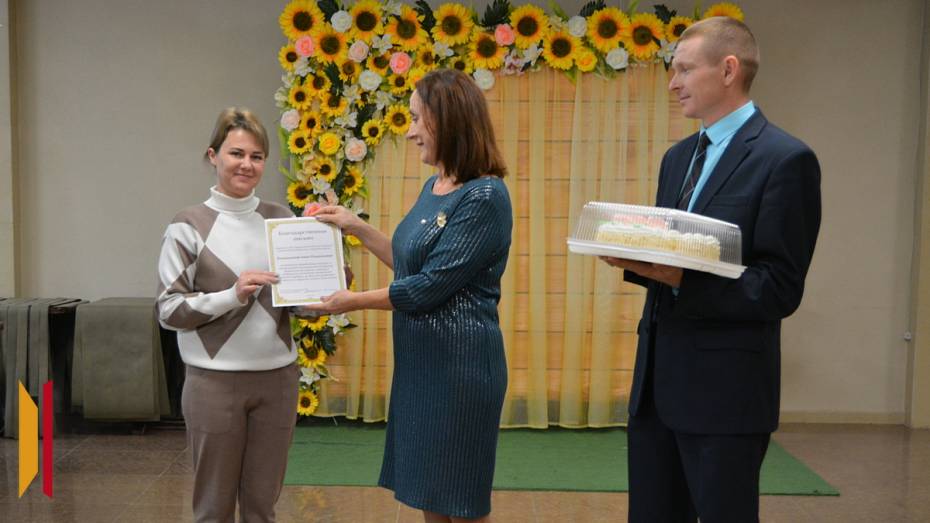 В Богучаре в преддверии Дня матери поздравили женщин–волонтеров