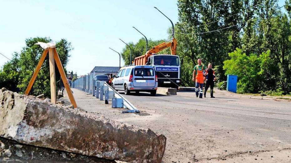 В Бутурлиновке открыли движение по отремонтированной части моста через Осередь