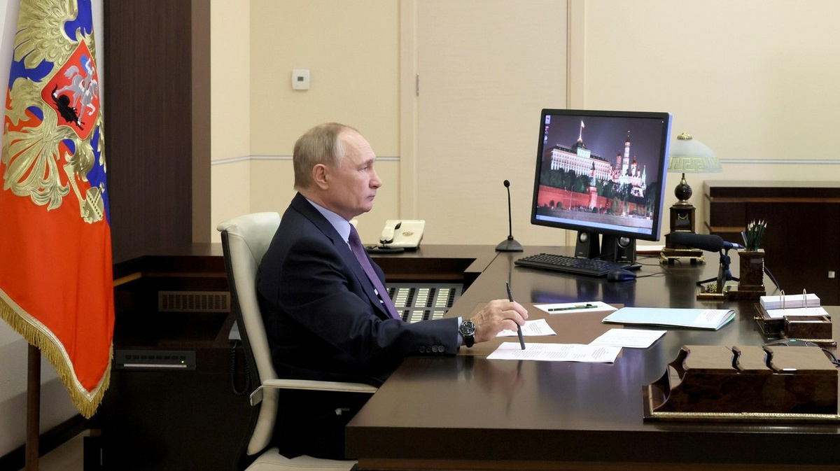 Путин по телевизору
