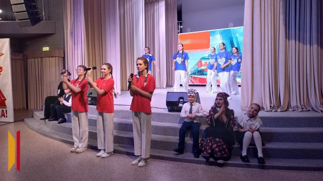 Около 200 лискинских школьников поучаствовали в творческом батле «Энергия безопасности»
