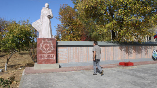 В верхнемамонском селе Приречное установили новый памятник воину-освободителю