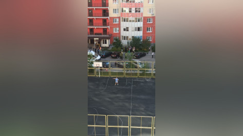 Девушка упала с 17-го этажа высотки в Отрадном под Воронежем
