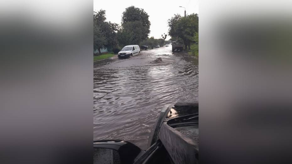 Ливень с грозой обрушился на Воронеж 6 июля: фото и видео потопа на улицах