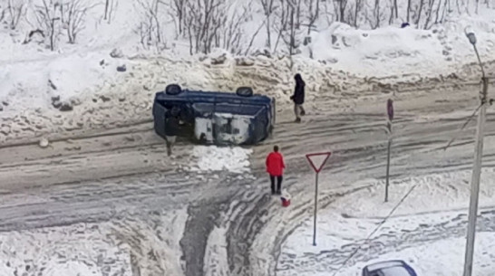 Неудачный дрифт с переворотом сняли на видео в Воронеже