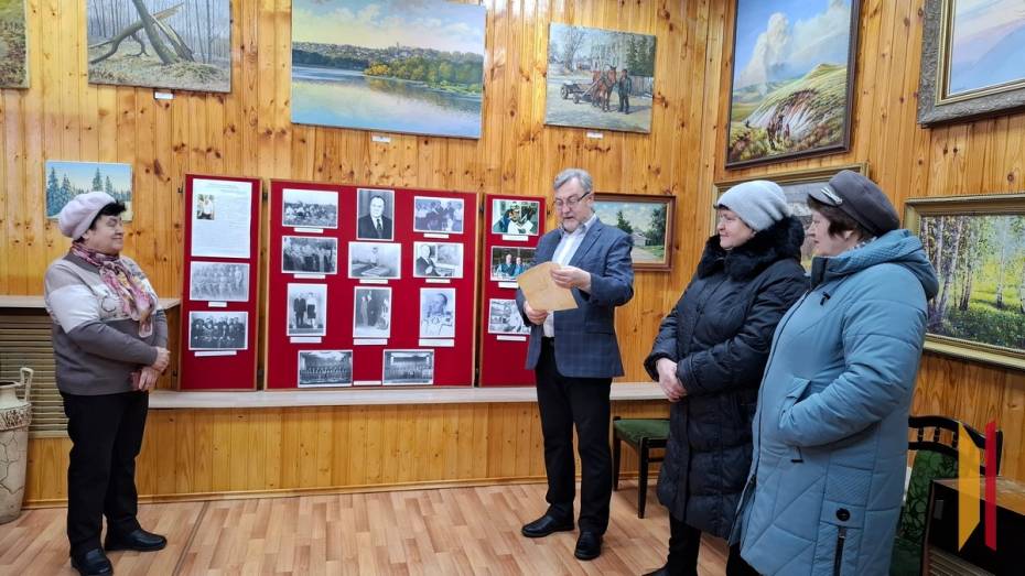 В музее Нижнедевицка открыли выставку к 100-летию художника Алексея Легостаева