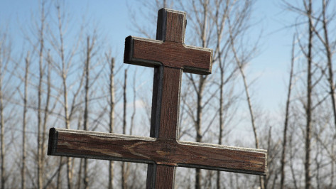 На кладбище в Воронежской области обнаружили труп мужчины с простреленной головой