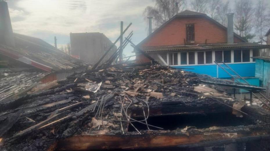 В Верхнехавском районе при пожаре сгорела баня