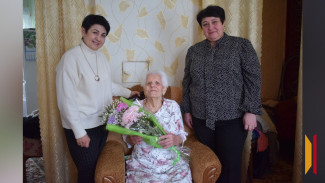 «Мечтаю вставить в глаза хрусталики и вновь увидеть мир». Жительница воронежского поселка Зоя Данишевская отметила столетний юбилей