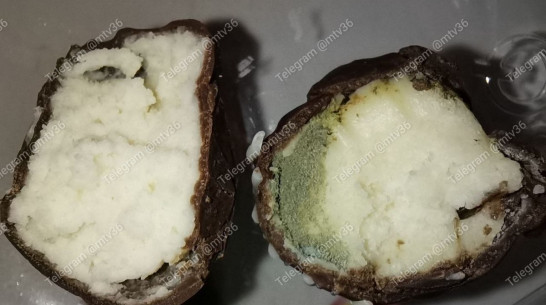 Жительнице Воронежа в ТЦ продали конфеты с плесенью