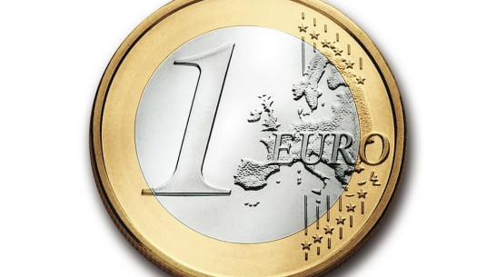 Центробанк опустил курс евро на 4 рубля 