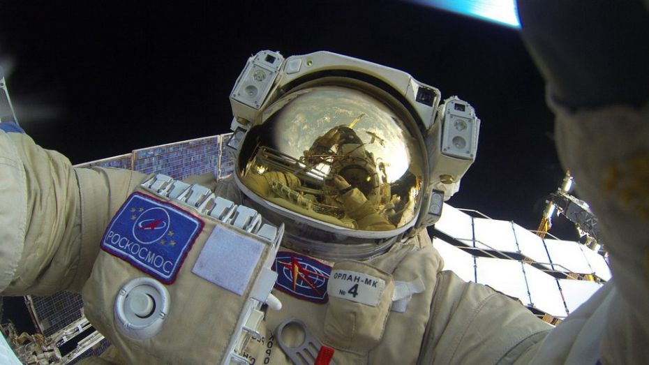 Российский космонавт сделал селфи в открытом космосе 
