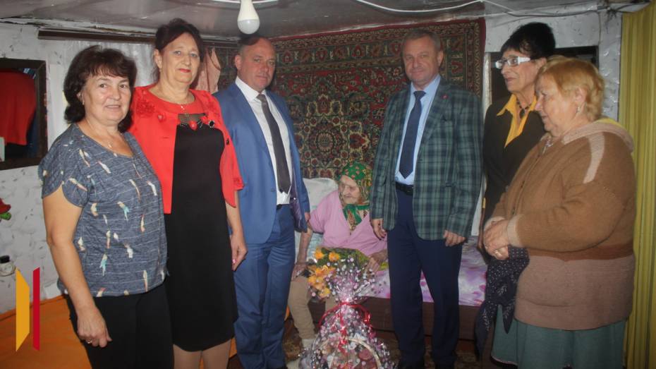 Пять лет назад приглашала на 100 лет – и слово сдержала. Жительница Красного Лимана Анна Бабаева отметила вековой юбилей