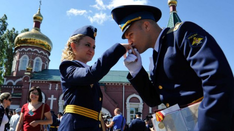 Воронежская Военно-воздушная академия впервые выпустила девушек-лейтенантов (ФОТО)